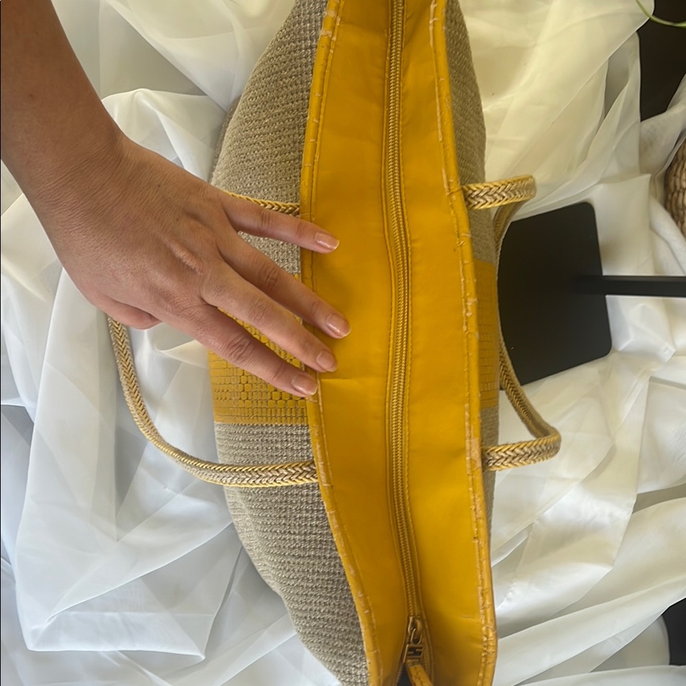 FENDI roll bag leather and woven raffia tote yellow/tan - Picture 9 of 17